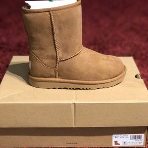 Kids Ugg Classic short.. price is non negotiable